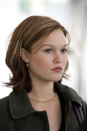 Julia Stiles Hair, Julia Stiles, Super Hair, Natural Beauty Tips, Pixie Cuts, Hair Short, Modern Life, Short Hairstyles, Celebrities Female