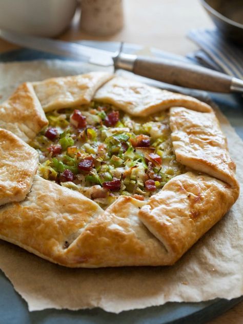 These 15 Savory Galette Recipes Are Like Homemade *Hot Pockets* Savory Galette, Homemade Hot Pockets, Spoon Fork Bacon, Galette Recipe, Hot Pockets, Spoon Fork, Easy Dishes, A Pizza, Shallots