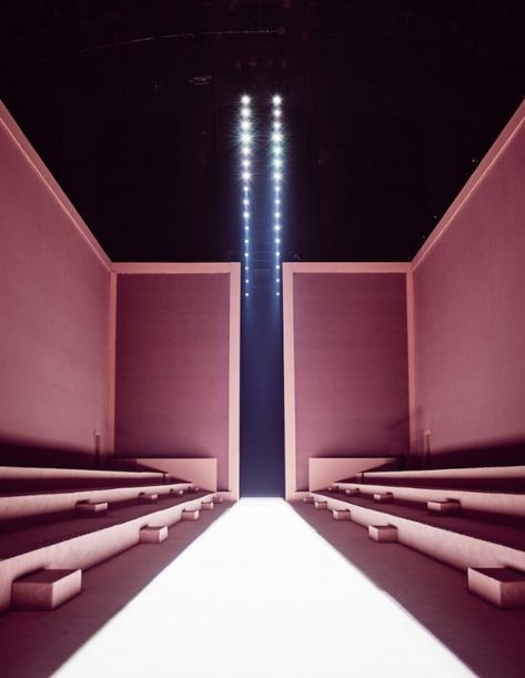 Runway Design Stage Architecture, Catwalk Stage Design, Catwalk Background, Catwalk Design Stage, Fashion Show Background, Fashion Show Runway Stage, Fashion Show Set Design, Fashion Ramp, Dresses Streetwear