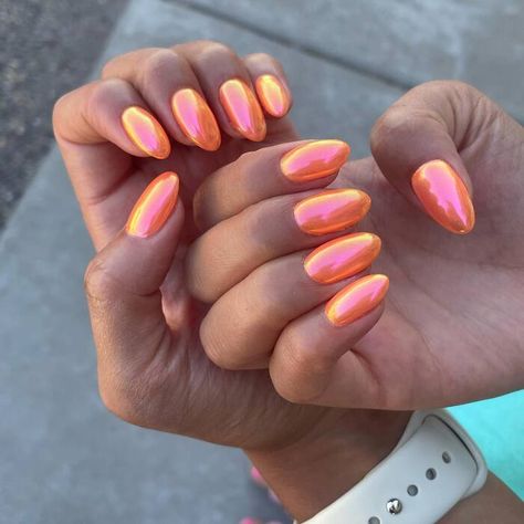 25 Simple Fall Nail Designs You Can Easily Recreate Light Orange Nails, Orange Almond Nails, Orange Nails Ideas, Simple Fall Nail Designs, Bright Manicure, Simple Fall Nail, Sunset Nails, Simple Fall Nails, Peach Nails