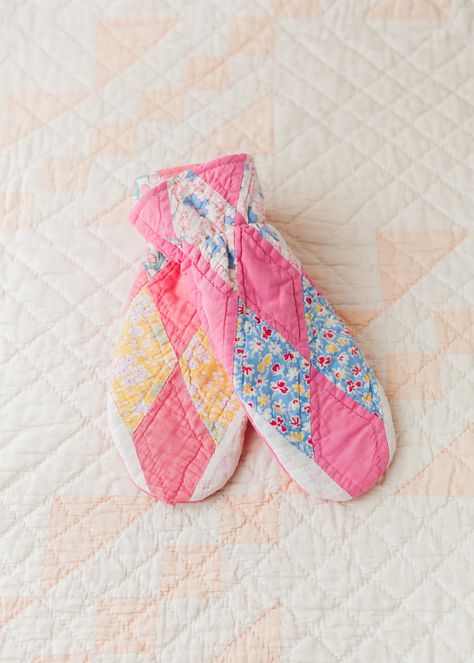 Trending Sewing Projects, Small Quilted Projects, Quilted Gifts To Make Ideas, Quilt Mittens, Eccentric Maximalist, Quilted Mittens, Potholder Diy, Quilt Stories, Sewing To Sell