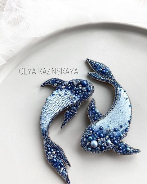 Fish Inspired Dress, Beaded Fish, Embroidery Hoop Art Diy, Bead Embroidery Patterns, Medieval Costume, Bead Embroidery Jewelry, Embroidery Jewelry, Embroidery Hoop Art, Beaded Brooch