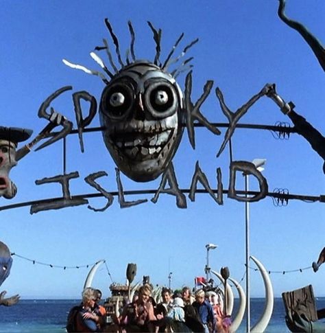 Scooby Doo 2002 Aesthetic, Scooby Doo Island, Spooky Island Scooby Doo, Scooby Doo Spooky Island, Scooby Doo 2002, 2002 Aesthetic, Pirate Wreath, Spooky Island, Scooby Doo Movie