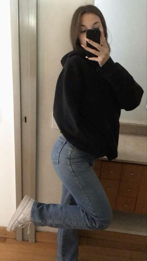 Oversized Jacket Outfit, Black Jeans Outfit, Aesthetic Outfit Ideas, Outfit Jeans, Basic Fits, Cute Jeans, Fashion Attire, Hoodie Outfit, American Beauty