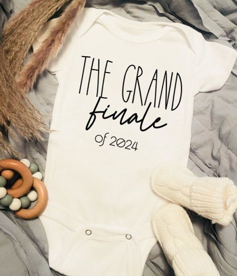 Grand Finale Pregnancy Announcement, Baby Announcement Bodysuit, Personalized Last Name Announcement Baby Bodysuit, Baby Shower Décor. by WillowandPinesCo on Etsy The Finale Baby Announcement, Pregnant Onesie Outfit, Grand Finale Pregnancy Announcement, Cheap Onesie With Letter Print For Pregnancy Announcement, Fall Onesie, Baby Surprise Announcement, Announcement Onesie, One Piece Shirt, Twin Shirts