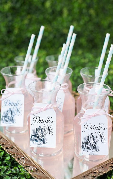 10 Non-Cheesy Ideas for a Disney Wedding Disney Wedding Favors, Deco Disney, Disney Bridal Showers, Disney Inspired Wedding, Tema Disney, Disney Wedding Theme, Wedding Crashers, Disney Party, Whimsical Wedding