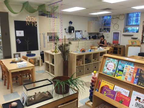 Small Preschool Classroom Layout, Daycare Floor Plans, Nature Based Classroom, Preschool Classroom Layout, Nature Based Preschool, Preschool Classroom Setup, Preschool Library, Calm Classroom, Reggio Inspired Classrooms