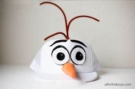 DIY Olaf hat and runDisney costume from All for the Boys blog Olaf Adult Costume, Olaf Diy, Olaf Hat, Frozen Costumes, Frozen Halloween, Olaf Costume, Snowman Costume, Polar Plunge, Run Disney Costumes