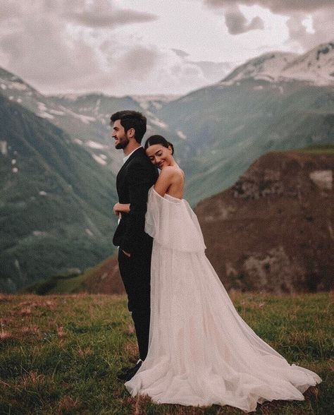 Smoky Mountain Wedding Photos, Mountain Wedding Photoshoot, Elopement Picture Ideas, Silly Wedding Photos, Utah Pictures, Mountain Proposal, Zion Elopement, Yosemite Photos, Elopement Pictures