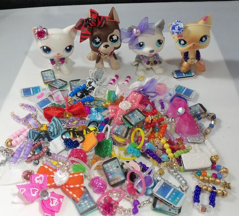 "Littlest Pet Shop Custom Accessories You will receive a random Lot of 4 Hand-made Accessories Includes: One Bow, One Necklace, One Cell Phone and One pair of Earrings Each set comes in a beautiful gift bag \"PETS IN PICTURE ARE NOT INCLUDED\". All of my items are custom made by me. No idea is absolutely original, but I have tried to make them more original and interactive." Lps Accessories, Custom Lps, Lps Toys, Lps Pets, Little Pet Shop Toys, Pc Accessories, Lps Littlest Pet Shop, Lamb Decorations, Jupiter Fl