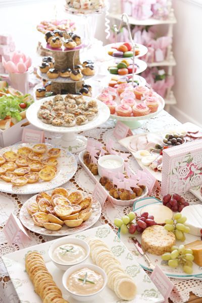 French Baby Shower Food, Baby Shower Food Ideas, Baby Shower Brunch Food, French Baby Shower, Shower Food Ideas, High Tea Food, Food Set Up, English Tea Party, High Tea Party