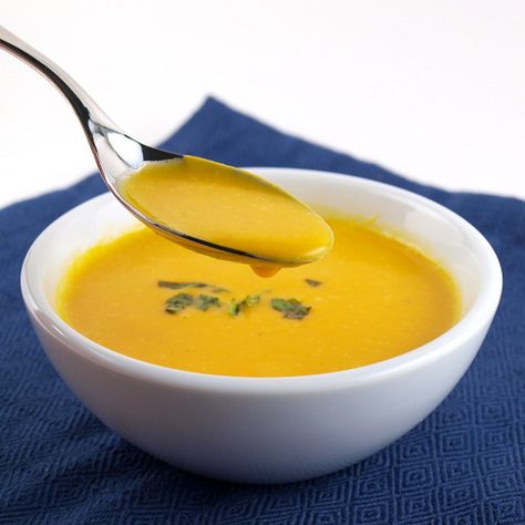 Carrot, cardamom and coconut soup Cardamom Coconut, Carrot Coconut Soup, Cooking Recipes For Dinner, Snacks Under 100 Calories, Healthy Sweet Snacks, Coconut Soup, Eating Fast, Carrot Soup, Healthy Bites