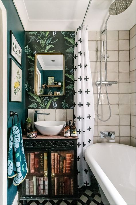 Bathroom Paint Ideas, London Terrace House, Best Bathroom Colors, Toilet Decoration, Dark Green Walls, Building A Cabin, Maximalist Style, Bathroom Paint, Eclectic Bathroom