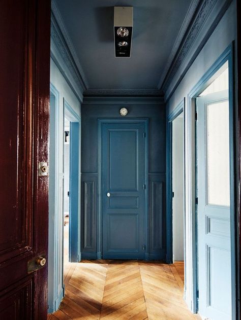 Moody Blues and Antique Touches Rule in This Paris Apartment Blue Hallway, Design Color Palette, Best Interior Paint, Home Atelier, Blue Interior Design, Blue Doors, Color Combinations Paint, Paris Home, Cute Dorm Rooms