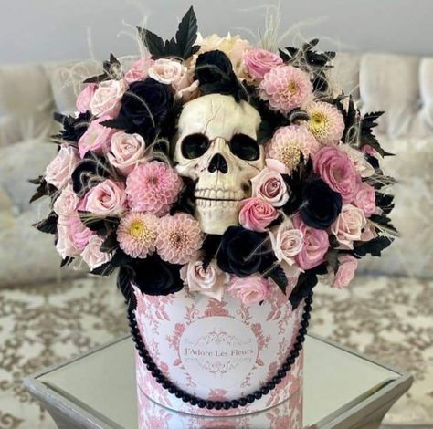 Halloween Flower Arrangements, Halloween Floral Arrangements, Diy Halloween Decor, Halloween Flowers, Diy Arrangements, Halloween Crafts Decorations, Flowers Bouquet Gift, Landscape Designs, Halloween Party Diy