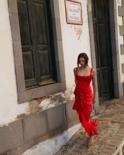 Carrie Bradshaw Dresses, Italian Wedding Dress, Fringe Midi Dress, Vintage Italian Wedding, Heirloom Dresses, Silk Cocktail Dress, Red Midi, Vintage Silhouette, Silk Lace