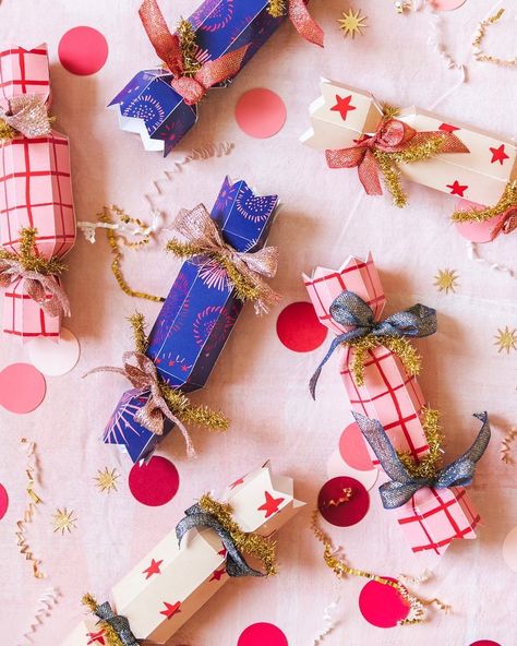 Christmas Poppers, Christmas Popper, Fireworks Cake, Bright Christmas Wrapping Paper, Party Poppers, Ring Pop, Let Freedom Ring, Wedding Greeting Cards, Modern Holiday