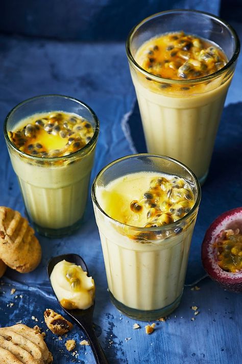 Passionfruit Dessert, White Chocolate Panna Cotta, Coconut Treats, Posset Recipe, Chocolate Panna Cotta, Gf Sweets, Passionfruit Recipes, Desserts In A Glass, Desserts Ideas