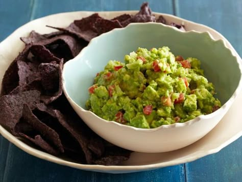 Garlicky Holy Guacamole! Mexican Fiesta Food, Holy Guacamole, Easy Guacamole, Rachel Ray, 5 De Mayo, Guacamole Recipe, Rachael Ray, Appetizer Dips, Mexican Dishes