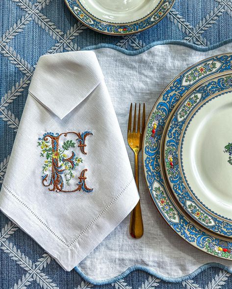 🌟 Step into timeless elegance with #GrandmillennialVibes 🍽️✨. Where every meal feels like a special occasion, and the charm of blue and white decor never fades. Ready to host a dinner that’s as classic as it is chic? Commen “LINK” to shop this plate setting . . . . . . #blueandwhiteforever #traditionalchic #hostwiththemost #memories #diningroomdecor #lenoxchina #lenoxautumn #monogrammed #monogrammednapkins #sundaydinner Lenox Autumn, Blue And White Decor, Plate Setting, Traditional Chic, Leaf Monogram, Linen Dinner Napkins, Monogrammed Napkins, Embroidery Monogram, Autumn Collection