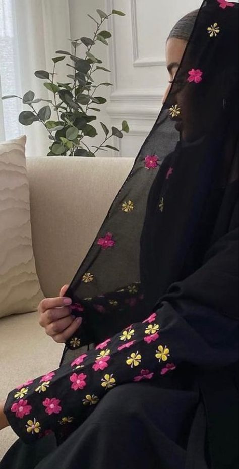 Girl Scientists, Abaya Design, Abaya Kimono, Hand Beaded Embroidery, Elegant Outfit Classy, Pakistani Fancy Dresses, Modest Fits, Mode Abaya, Hijabi Aesthetic