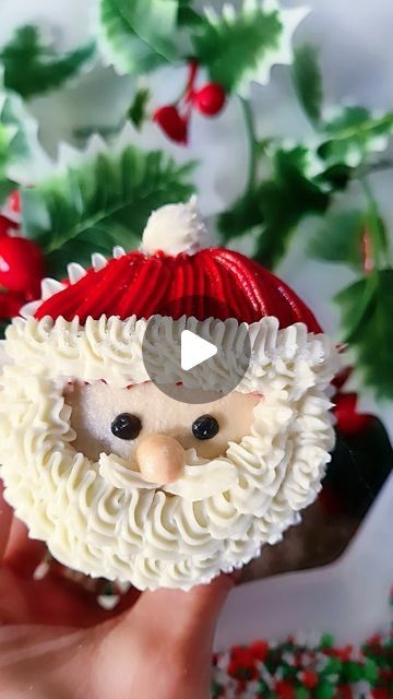 Ariana Grande Santa Tell Me, Christmas Bark Recipes, Santa Tell Me, Santa Cupcakes, Christmas Bark, Santa Cake, Cupcake Videos, Funnel Cakes, Individual Cakes