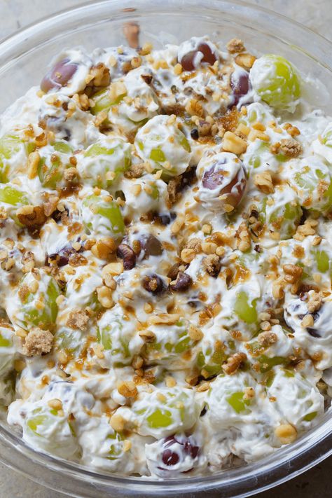 Mountain Recipes, Grape Salad Recipe, Trisha Yearwood Recipes, Creamy Salad, Easy Fruit Salad Recipes, Fruit Salad Easy, Grape Salad, Trisha Yearwood, Fruit Salads