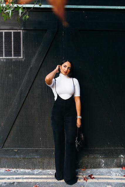 Black and White 90s Vibes - The Bobbed Brunette // suspender pants and turtleneck Black Overalls Outfit Dressy, Black Dungarees Outfit, Jumper Pants Outfit, Suspender Pants Outfit, Black Jumper Outfit, Black Overalls Outfit, Dungaree Outfit, Black Dungarees, Suspenders Outfit