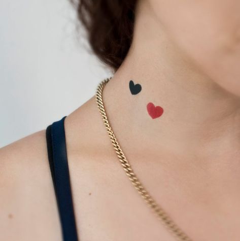 Black and red small heart tattoos on the neck Heart Neck Tattoo, Small Skull Tattoo, Black Heart Tattoos, Simple Heart Tattoos, Best Neck Tattoos, Heart Temporary Tattoos, Tattoo Neck, Small Heart Tattoos, Neck Tattoos Women