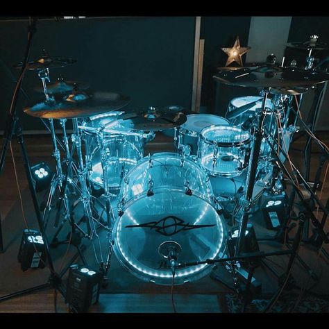 Drum Kit Aesthetic, Drum Set Aesthetic, Cool Drum Set, Blue Drum Set, Drums Instruments, Drummer Humor, Acrylic Drums, Drums Wallpaper, Music Production Equipment