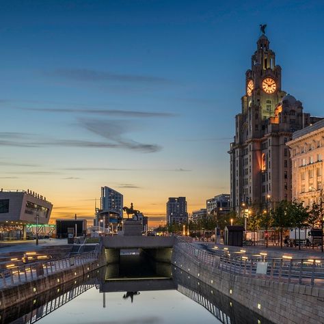 Liverpool University Aesthetic, Liverpool City Aesthetic, Liverpool Aesthetic, Liverpool Nightlife, Liverpool Life, Road Trip Uk, Liverpool Docks, Liverpool City Centre, England Aesthetic