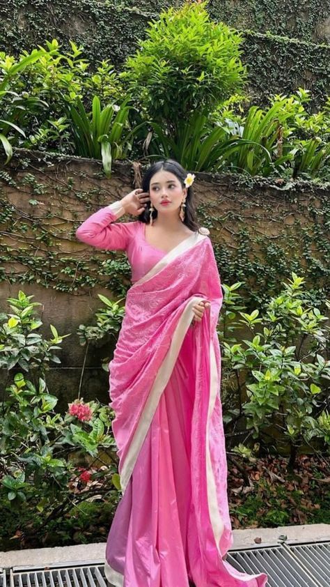 Saree Styles For Farewell College, Saree Styles For Farewell, Pink Core, Simple Saree Designs, Cute Clothing Stores, Hello December, Simple Sarees, Desi Fashion Casual, Tv Streaming