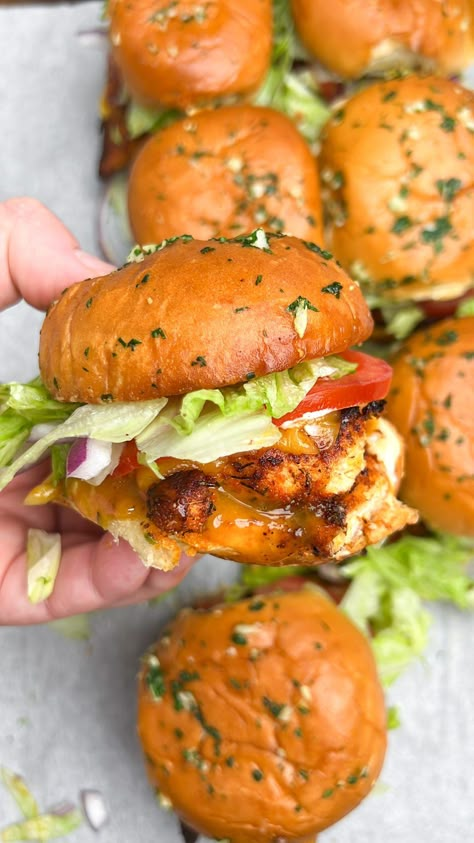 Honey Mustard Blt Sliders, Grilled Chicken Sliders Recipes, Honey Bbq Chicken Sliders, Honey Mustard Chicken Blt Sliders, Honey Mustard Chicken Sliders, Hawaiian Roll Chicken Sliders, Chicken Sliders Recipes Hawaiian Rolls, Honey Mustard Chicken Sandwich, Chicken Sliders Recipes