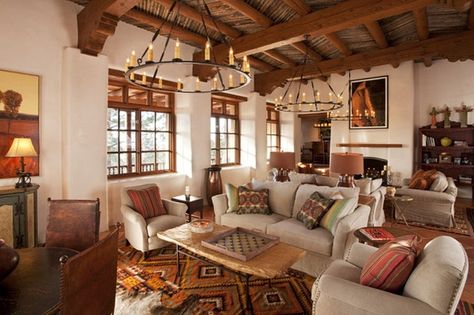 Spanish style architecture... Rustic, wood beams, chandeliers, windows.. Love! Santa Fe Home Decor, Santa Fe Interior Design, Santa Fe Style Decor, Santa Fe Interiors, Santa Fe Decor, Old World Interiors, Casas Country, Southwest Living, Santa Fe Home