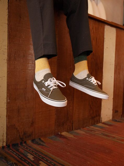 The Era, Vans classic low top lace-up skate shoe, has a durable double-stitched canvas upper with padded tongue and lining and Vans signature Waffle Outsole. Vans Era Outfit Men, Vans Era Outfit, Vans Shoes Aesthetic, Stitched Canvas, Vans Aesthetic, Sporty Outfits Men, Vans Authentic Black, Mollusk Surf, Skater Shoes