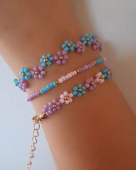 Friendship Bead Bracelets, Diy Earrings Materials, Braided Bracelet Diy, Embroidery Crafts, Bracelet Craft Diy, Diy Friendship Bracelets Patterns, Beaded Bracelets Tutorial, Beading Jewelery, Bead Charms Diy