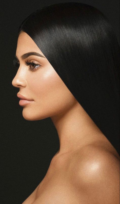 Kylie Jenner Profile, Kylie Jenner Nose, Plastic Surgery Fails, Kylie Jenenr, Kylie Jenner Face, Rhinoplasty Nose Jobs, Black Hair Video, Botox Lips, Straight Nose