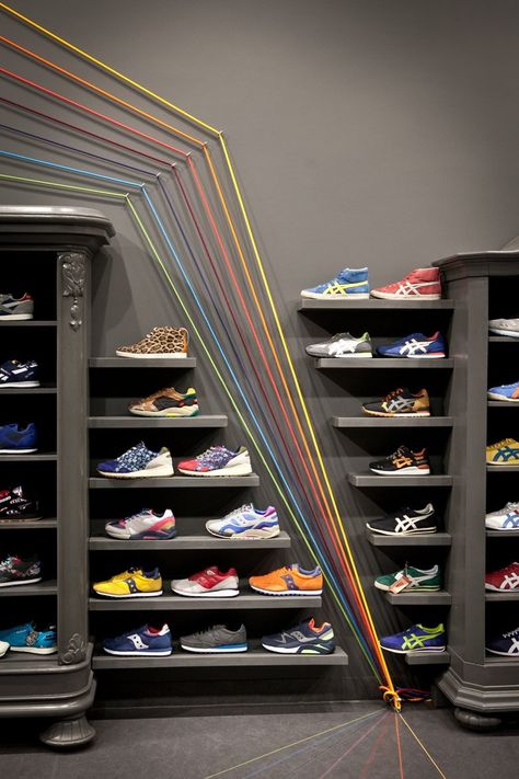 Run Colors Sneaker Shop - Picture gallery 1 Zapaterias Ideas Shoe Stores, Shoe Store Design, Sneaker Displays, Unique Shoe, Clothing Store Interior, Shoe Room, Shoe Wall, Clothing Store Design, Retail Store Interior