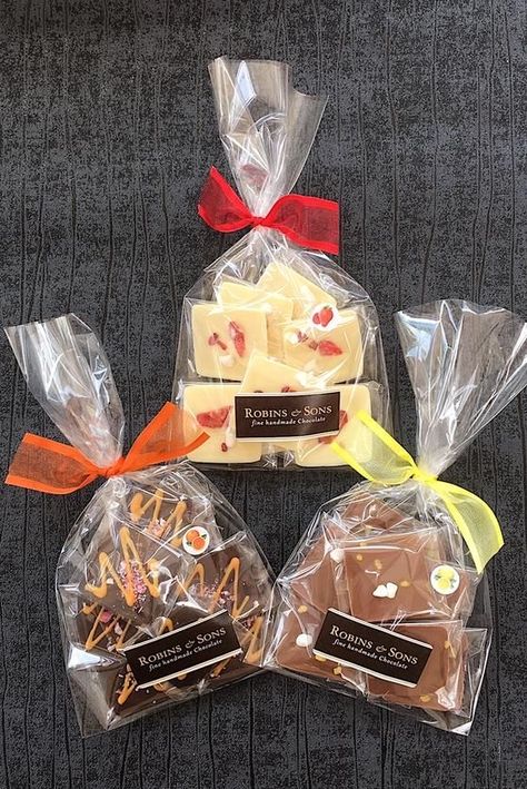 Small Chocolate Gift Ideas, Chocolate Small Business, Homemade Chocolate Packaging Ideas, Chocolate Ideas Gifts, Chocolate Packing Ideas Gift Homemade, Chocolate Wrapping Ideas Packaging, Chocolate Design Ideas, Chocolate Gifts Ideas, Chocolate Packaging Ideas