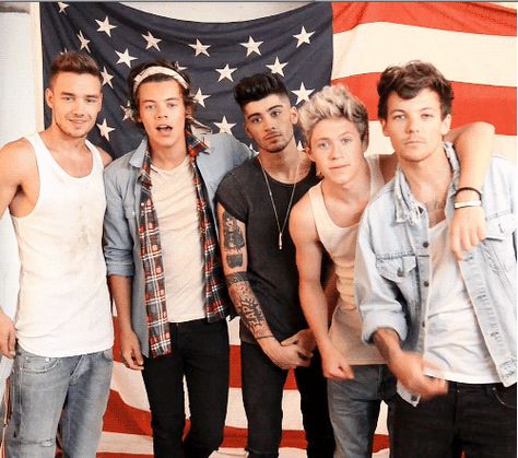 #usa #flag #onedirection #bandana Harry Styles One Direction, 1d Day, One Direction Songs, Midnight Memories, One Direction Photos, Five Guys, One Direction Pictures, X Factor, I Love One Direction