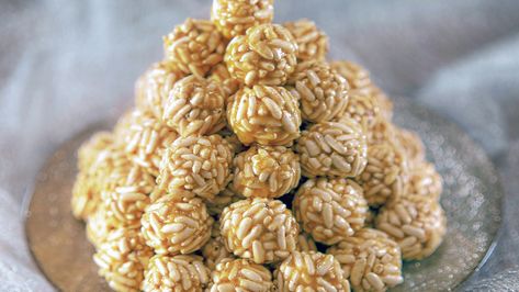 Caramel Puffed Rice Balls Rice Cakes Recipe, Caramel Rice Cakes, Puffed Rice Cakes, Recipes Rice, Cake Recipes At Home, Rice Cake Recipes, Puffed Rice, Rice Balls, Food Articles