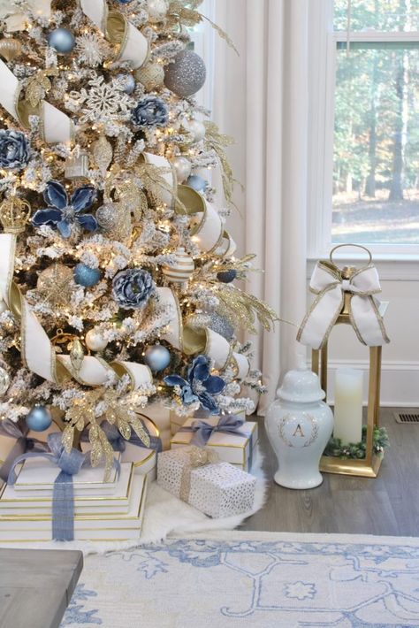 Christmas Gold And Silver Decorations, Blue Green Gold White Christmas Tree, Navy Gold White Christmas Tree, Christmas Decor For Blue Living Room, Blue White And Gold Living Room Ideas, Blue White Silver Gold Christmas Tree, Gold And Light Blue Christmas Tree, Pale Blue Christmas Tree, Blue Decor Christmas Tree Ideas