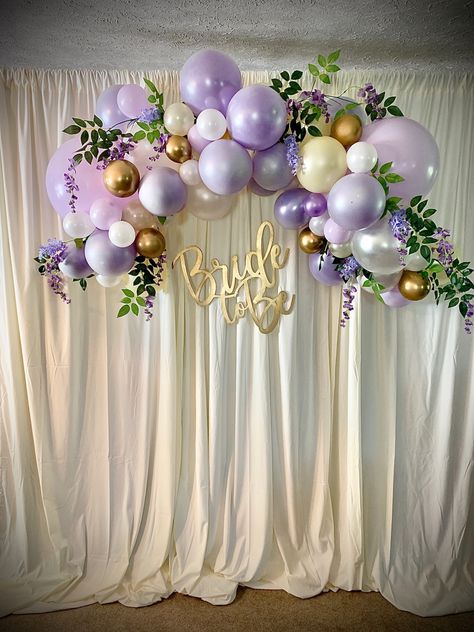 Lavender Balloons Decoration, Bridal Shower Ideas Lilac, Lavender And White Party Decorations, Lavender Bridal Shower Backdrop, Lavender And Sage Party Decor, Lilac Bachelorette Party Decor, Lilac Balloon Decorations, Purple Bridal Shower Backdrop, Lavender Balloon Backdrop