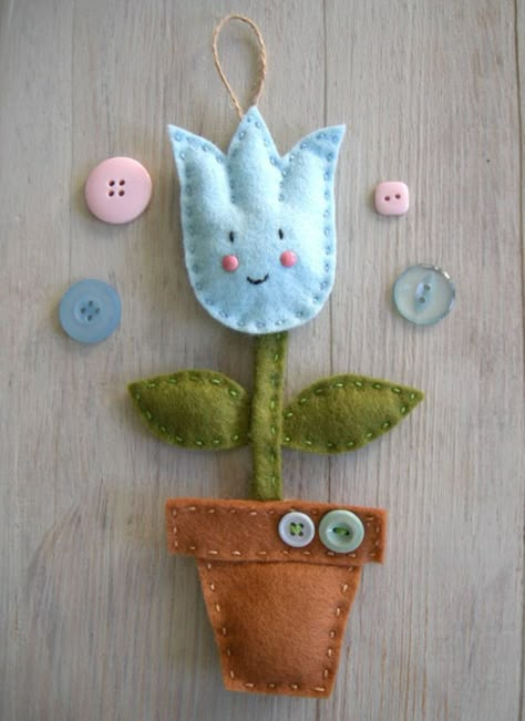 Felt Tulip, Felt Easter Crafts, Tulip Decor, Felt Keychain, Felt Crafts Patterns, Felt Crafts Christmas, Classroom Gifts, Felt Embroidery, Felt Decorations