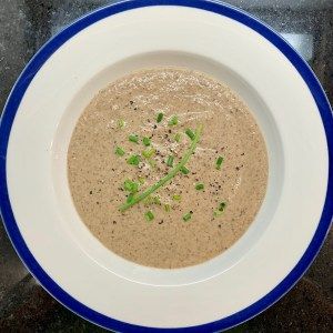 Mushroom soup full plate Mushroom Bisque, Soups Stews Chilis, Paleo Soup, Bisque Recipe, Morel Mushroom, Delicious Soup Recipes, Soup And Sandwich, Tate Modern, Mushroom Soup