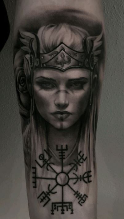 35 Amazing Valkyrie Tattoos That You Must See - Tattoo Me Now Viking Tattoo Ideas, Tattoo Ideas For Woman, Tattoo Ink Colors, Viking Warrior Tattoos, Norse Mythology Tattoo, Small Wave Tattoo, Valkyrie Tattoo, Viking Tattoo Sleeve, See Tattoo