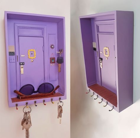 Deco Violet, Deco Disney, Interior Unique, Entryway Shelf, Apartment Christmas, Wooden Key Holder, Apartment Door, Purple Door, Plans Architecture