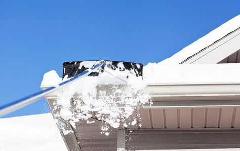 Removing snow from the roof Ice Dam Removal, Snow Rake, Snow Cleaning, Flower Vase Design, Ice Dams, Farm Projects, Aluminum Roof, Snow Removal, Snow And Ice