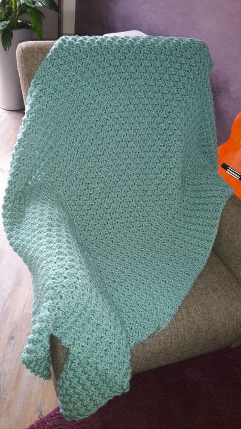 Crochet Slippers Free Pattern, Crochet Baby Boy, Haken Baby, Hand Crochet Baby Blanket, Mermaid Blanket, Crochet Tablecloth, Crochet Flower Patterns, Diy Knitting, Crochet For Kids