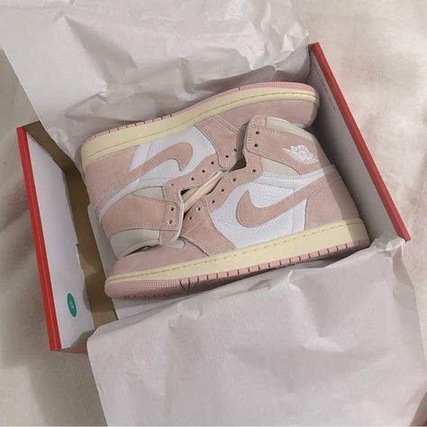 Air Jordan 1 High Retro 'Washed Pink' Women’s Size 8.5. Brand New In Box, Never Worn. Comes With All Original Packaging And The Pink Laces. 100% Authentic. Won The Chance To Purchase From Nike. Only Selling Because I’m Downsizing On My Personal Collection. Nike Jordan Air 1, Jordan 1 Mid Women, Nike Classic Cortez Leather, Jordan Pink, Jordan Shoes For Women, Pink Jordans, Nike Classic Cortez, All Nike Shoes, Jordans Women